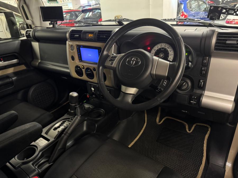 FJ CRUISER - Image 3