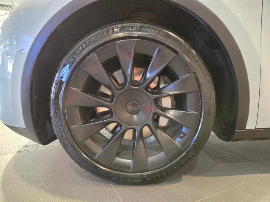 MODEL Y LR - Image 11