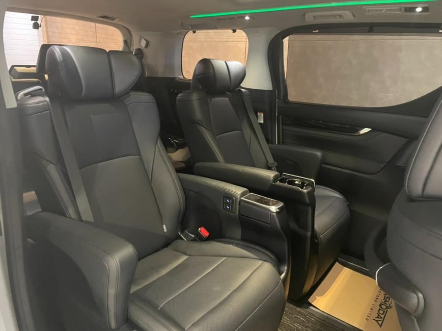 Vellfire 2.5 ZG Modellista - Image 6