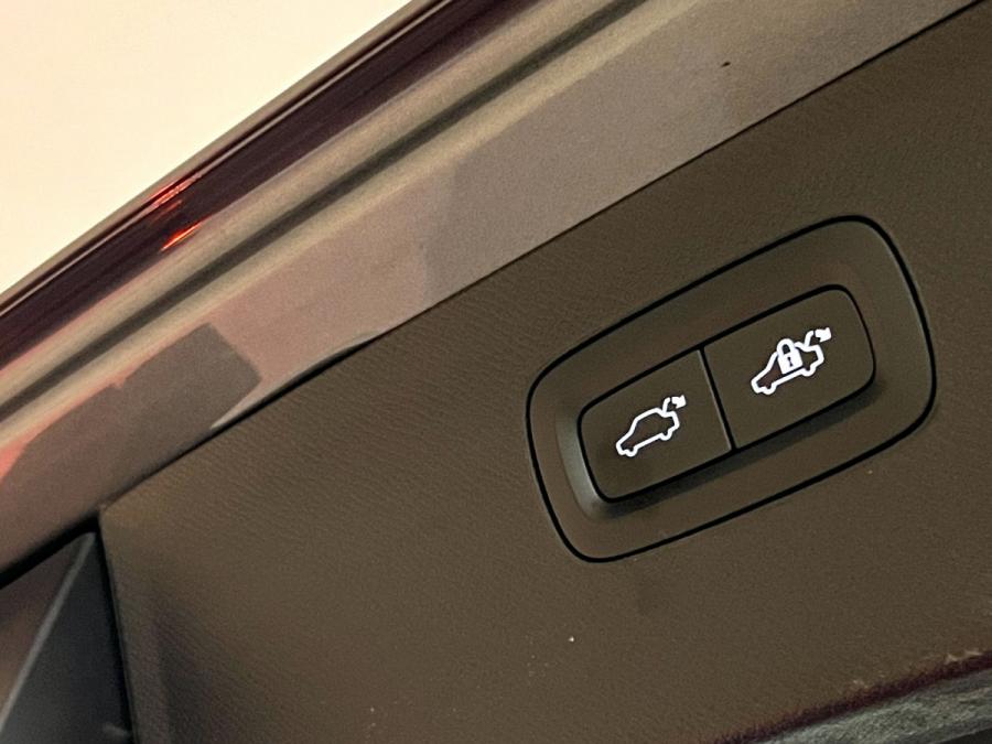 XC90 T6 R-Design - Image 10