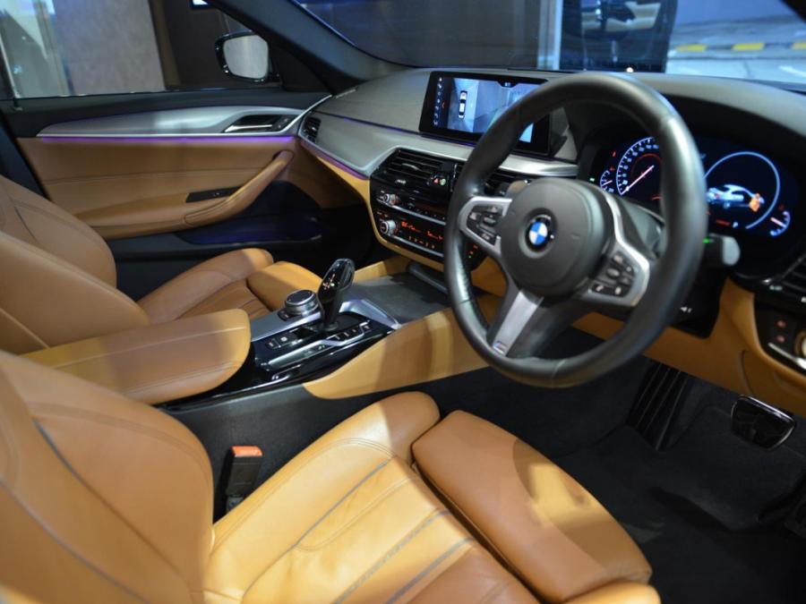 520i M-SPORT - Image 18