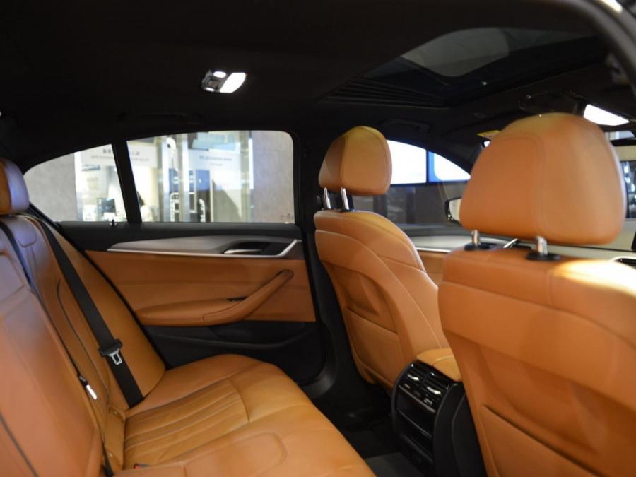 520i M-SPORT - Image 8