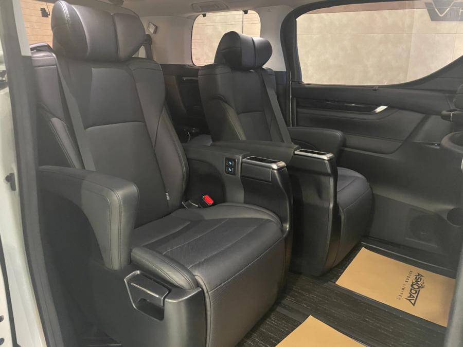 Alphard 2.5 Hybrid SRC - Image 4