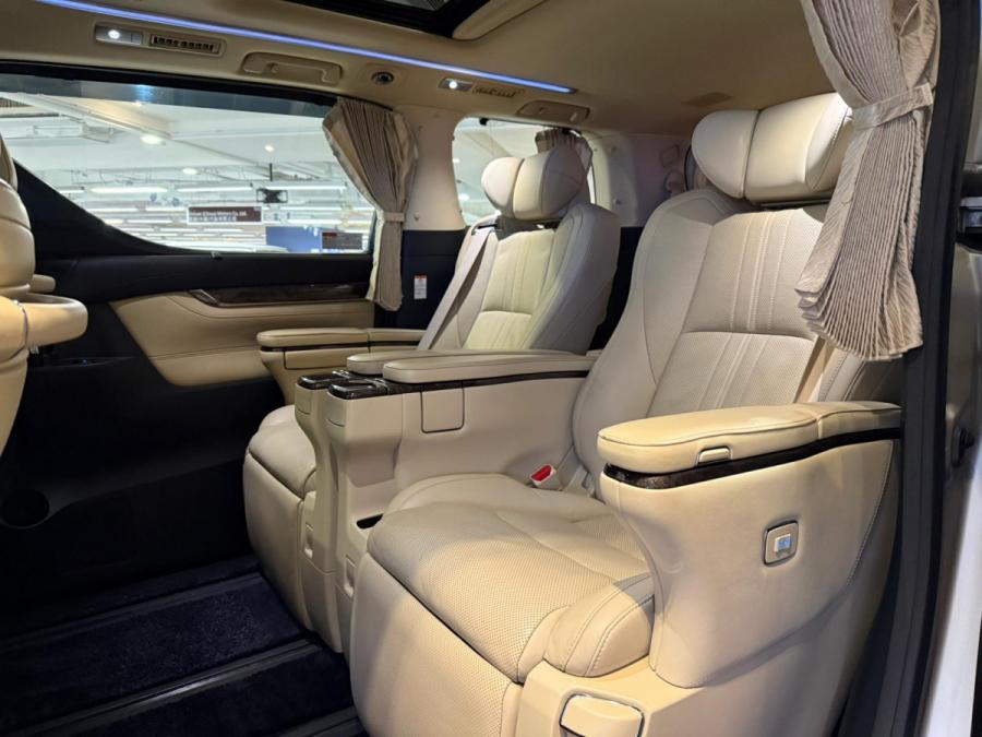 Alphard 3.5 Executive Lounge - Image 4