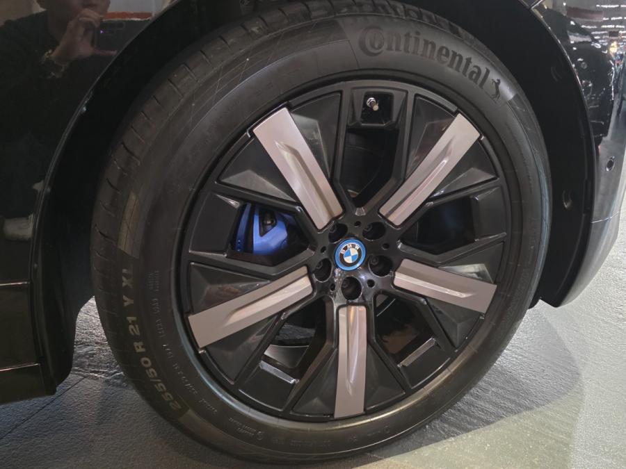 IX XDRIVE40 - Image 13