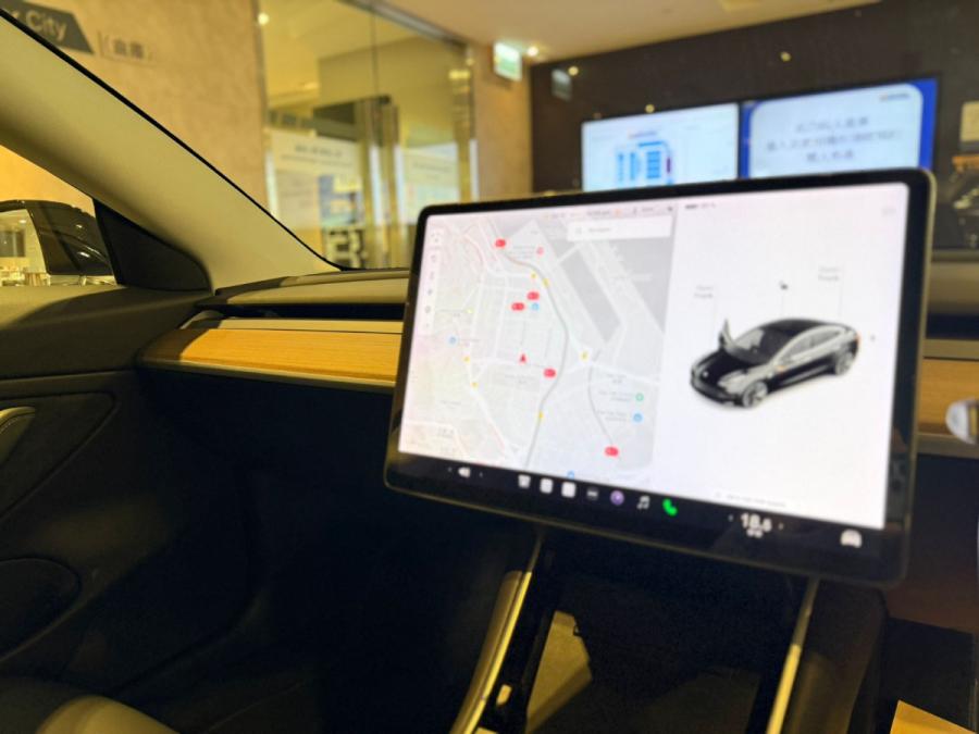 MODEL 3 PERFORMANCE DUAL MOTOR - Image 9