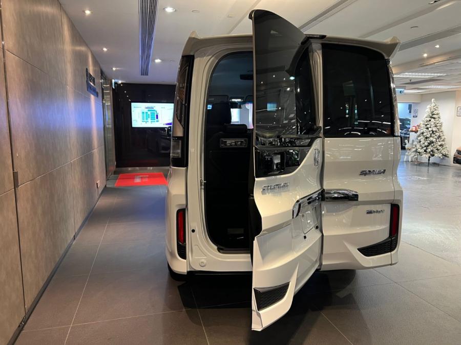 Stepwgn Spada EX e:HEV - Image 10