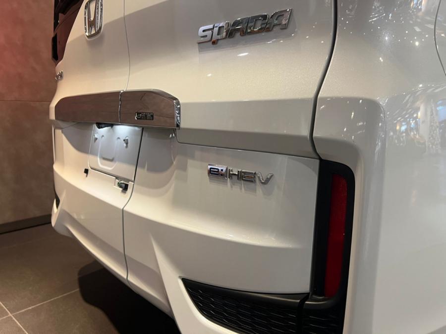 Stepwgn Spada EX e:HEV - Image 4