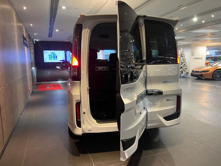 Stepwgn Spada EX e:HEV - Image 8