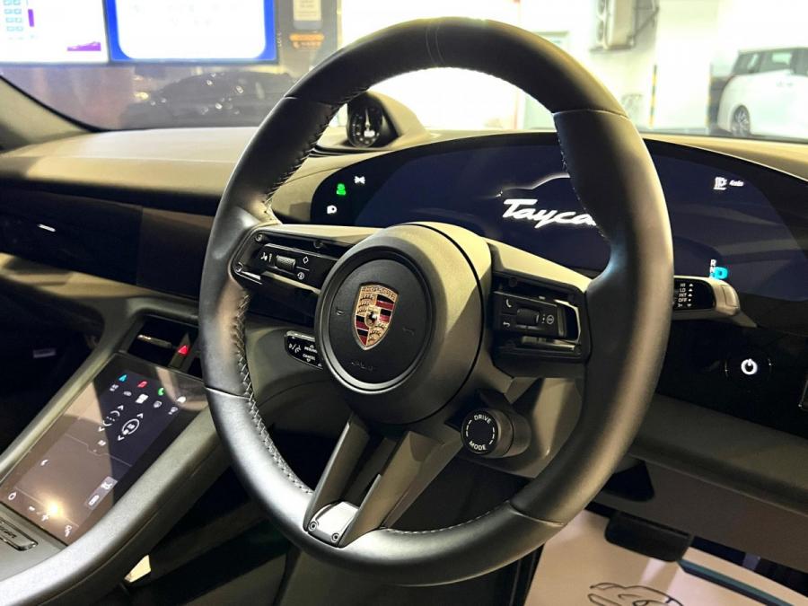 Taycan - Image 6