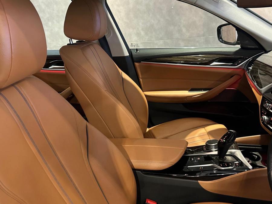 520i Saloon Luxury - Image 6
