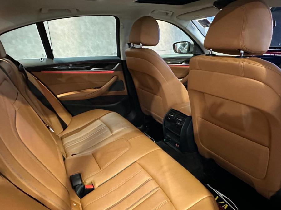 520i Saloon Luxury - Image 7