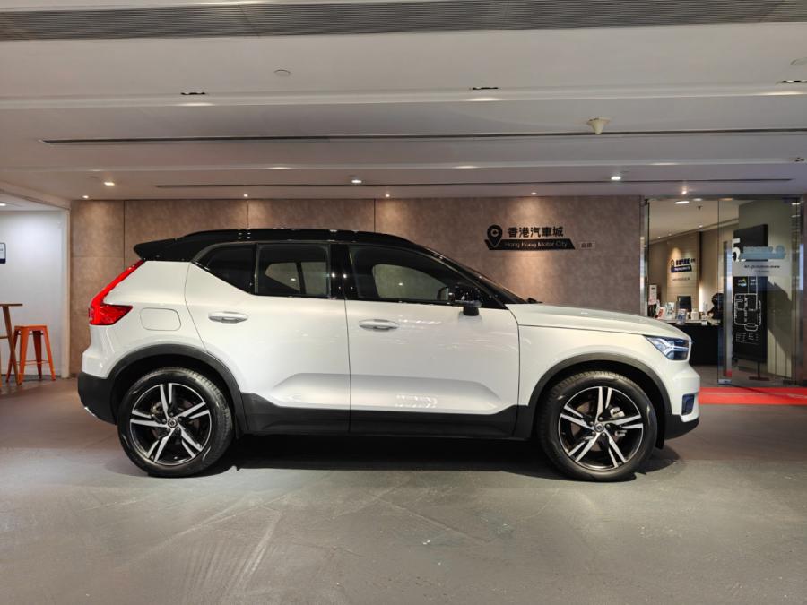 XC40 T5 R-DESIGN - Image 17