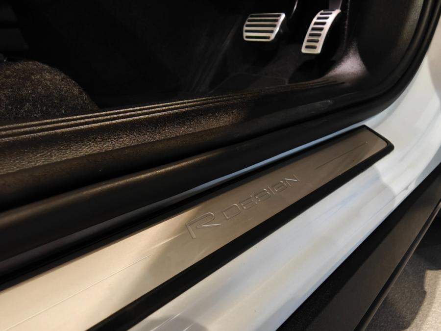 XC40 T5 R-DESIGN - Image 6