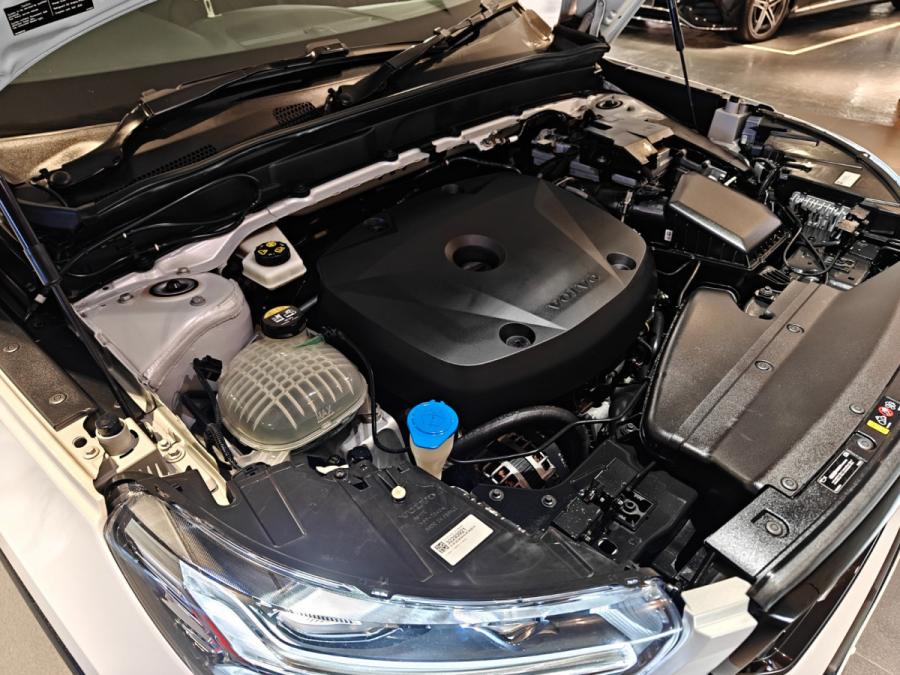 XC40 T5 R-DESIGN - Image 4