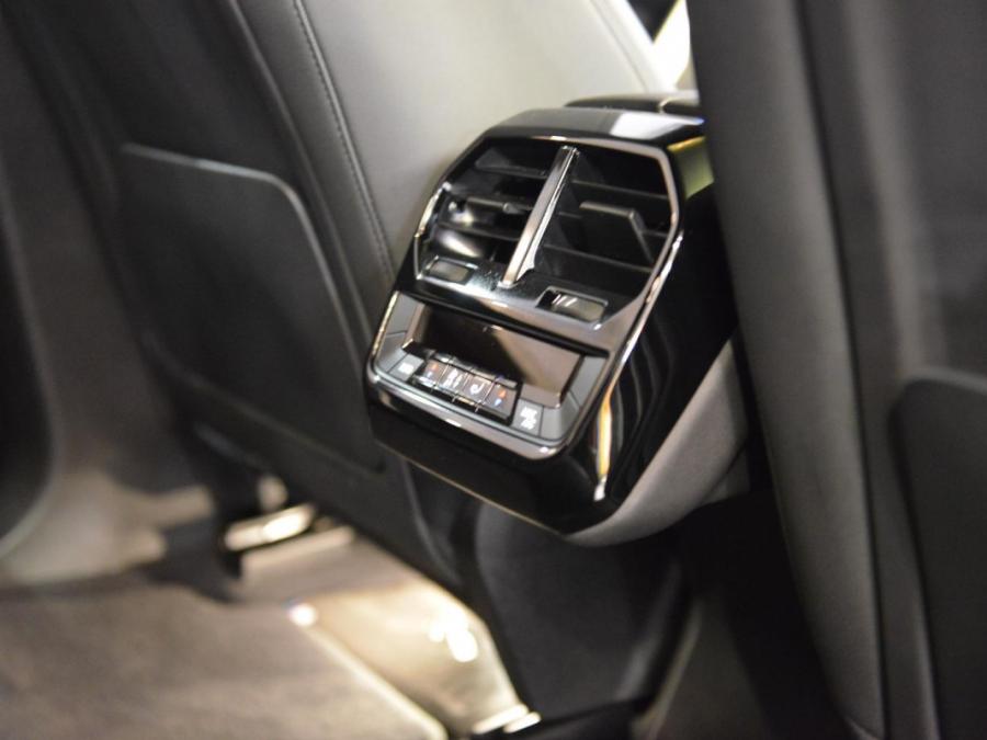 IX XDRIVE40 (I20) - Image 18