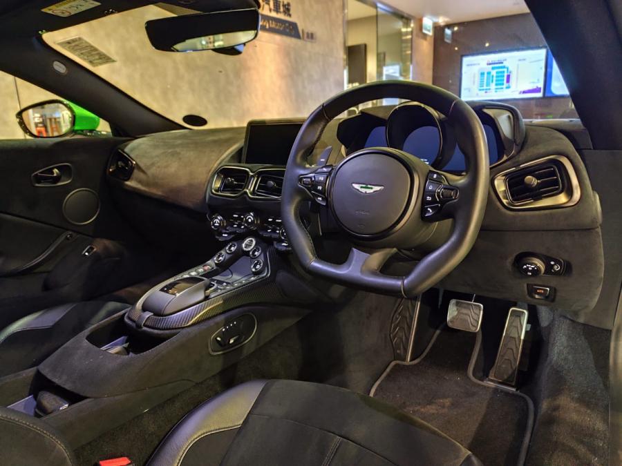 Vantage V8 - Image 3