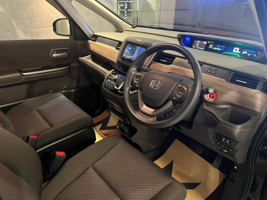 FREED HYBRID 7座 - Image 3