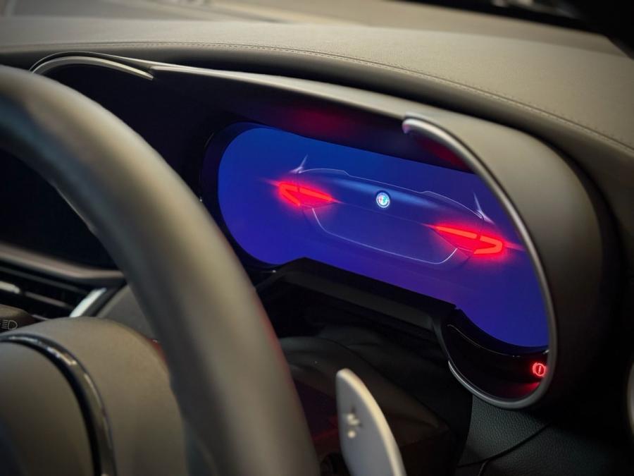 GIULIA QUADRIFOGLiO - Image 10