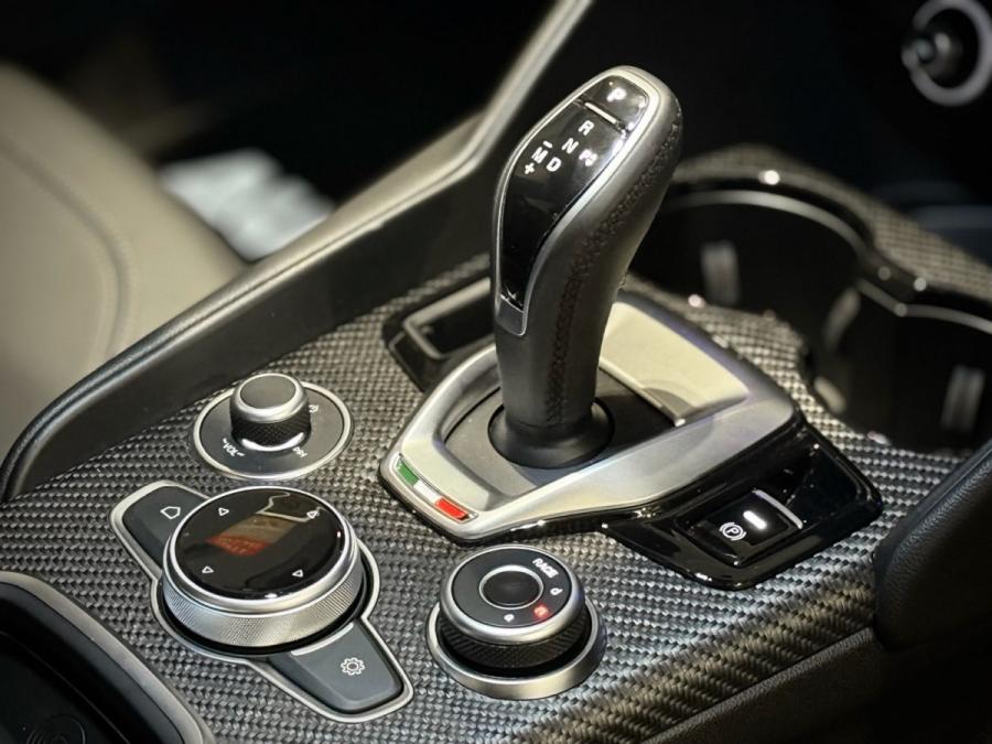 GIULIA QUADRIFOGLiO - Image 9