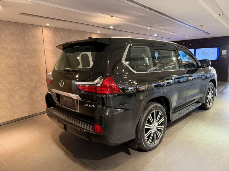 LX570 - Image 3