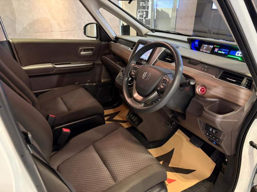 FREED HYBRID 7座 - Image 3