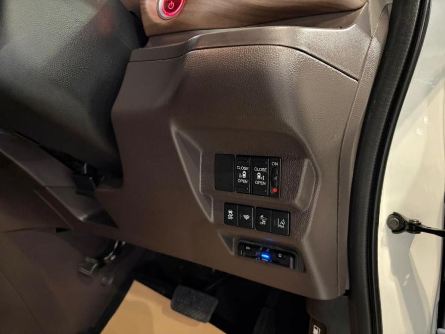 FREED HYBRID 7座 - Image 5