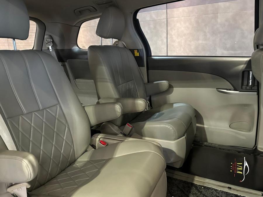 ESTIMA 2.4 Hybrid - Image 7