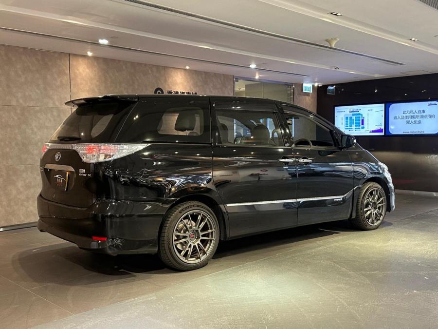 ESTIMA 2.4 Hybrid - Image 2