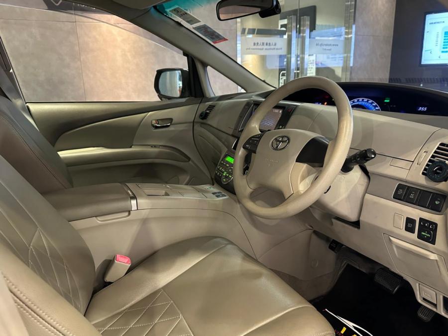 ESTIMA 2.4 Hybrid - Image 5