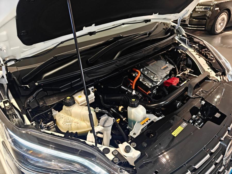 SERENA e-POWER HIGHWAY STAR VIP - Image 4