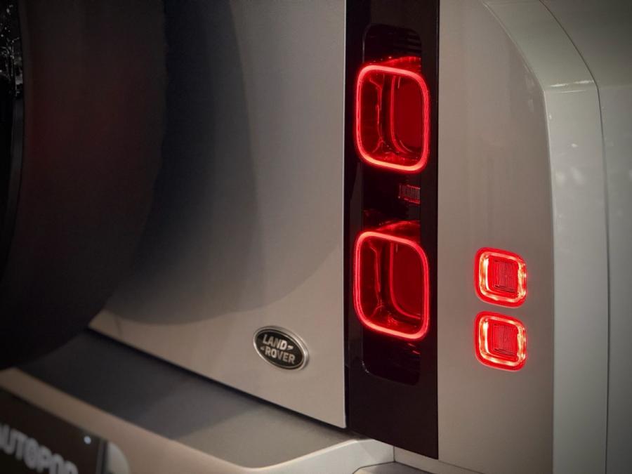 DEFENDER 90 P300 - Image 4