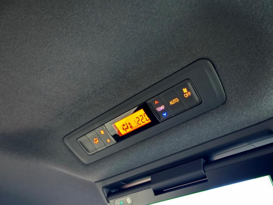 Voxy ZS Hybrid 煌III - Image 12