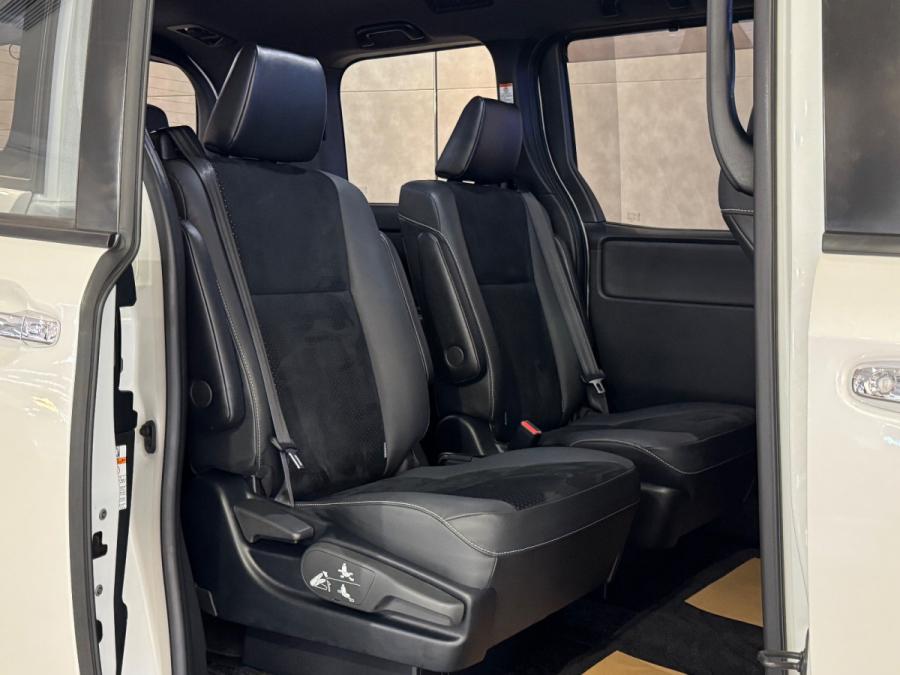 Voxy ZS Hybrid 煌III - Image 5