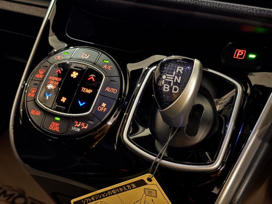 Voxy ZS Hybrid 煌III - Image 11