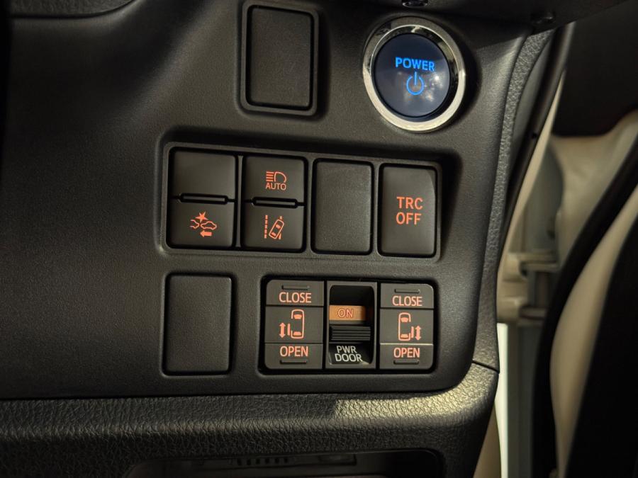 Voxy ZS Hybrid 煌III - Image 14