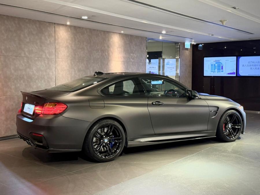 M4 Coupe - Image 2