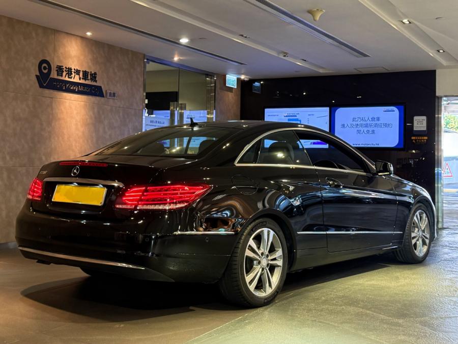 E200 Coupe - Image 2