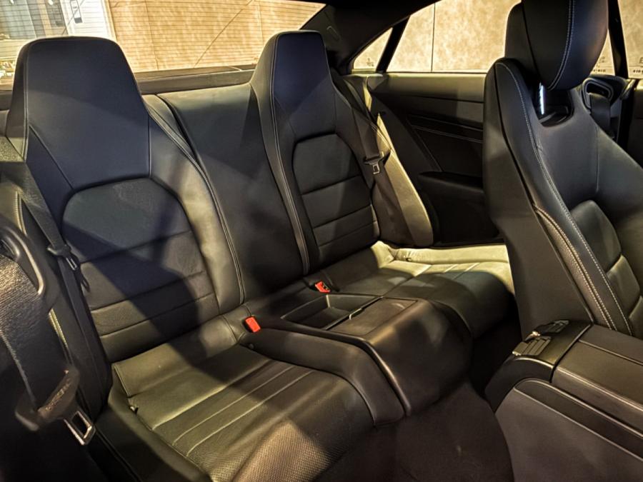 E200 Coupe - Image 5