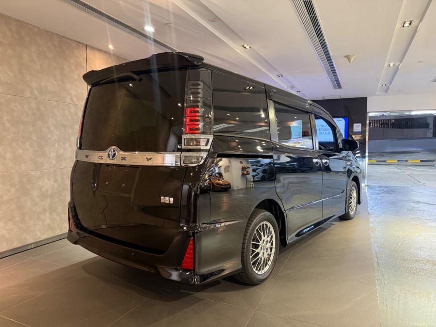 VOXY HYBRID ZS FACELIFT - Image 4