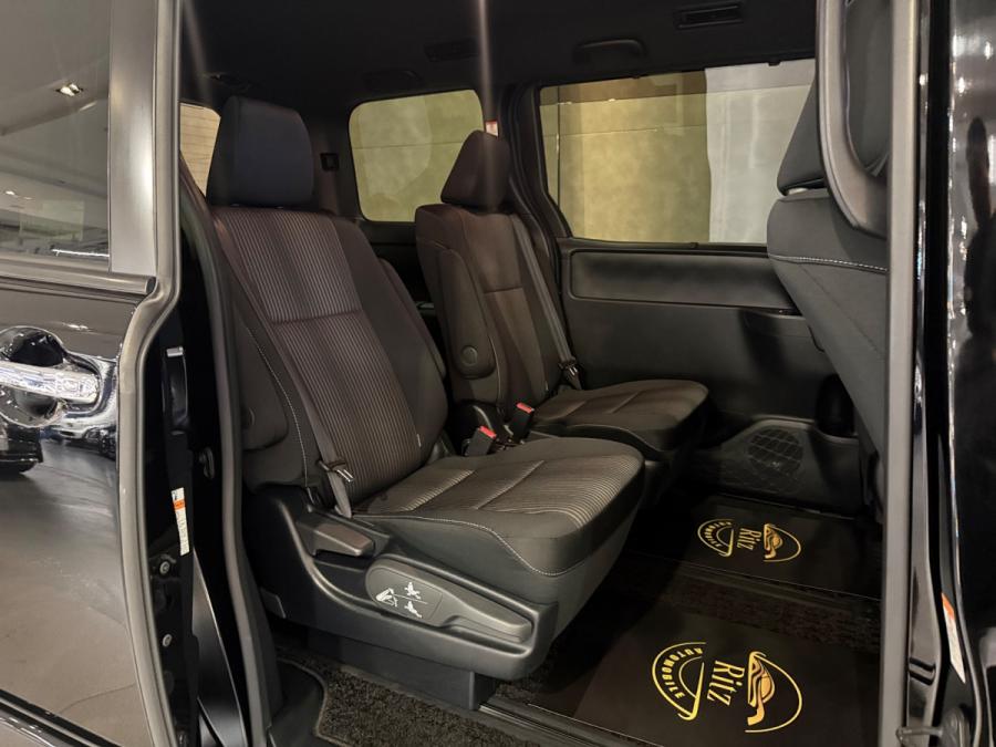 VOXY HYBRID ZS FACELIFT - Image 11