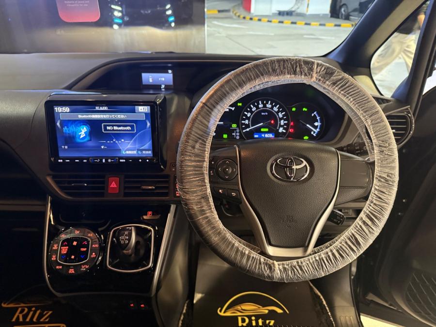 VOXY HYBRID ZS FACELIFT - Image 6