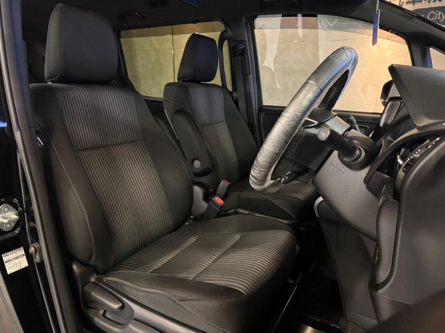 VOXY HYBRID ZS FACELIFT - Image 8