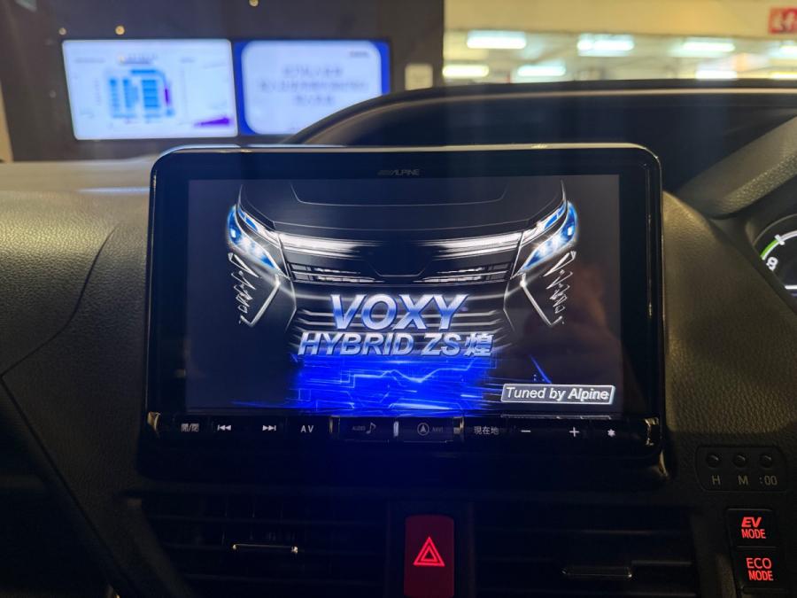 VOXY HYBRID ZS FACELIFT - Image 9