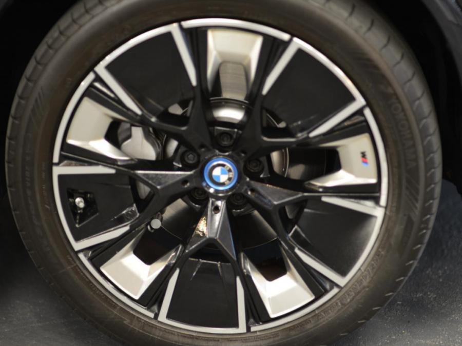 IX3 M SPORT EDITION G08 - Image 3