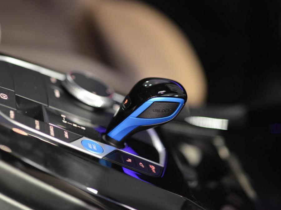 IX3 M SPORT EDITION G08 - Image 16