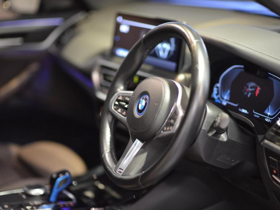 IX3 M SPORT EDITION G08 - Image 25