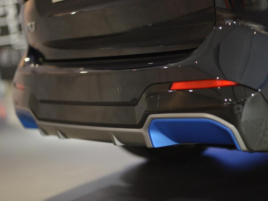 IX3 M SPORT EDITION G08 - Image 13