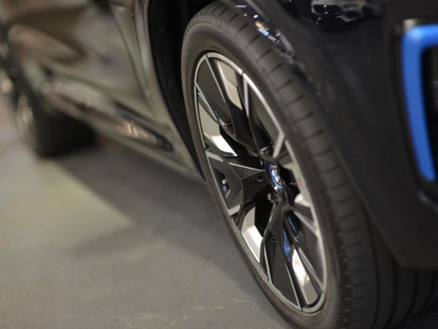 IX3 M SPORT EDITION G08 - Image 9