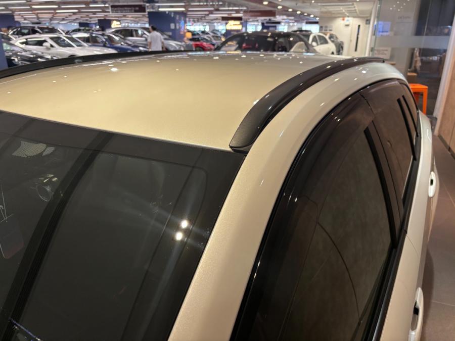 Corolla Touring Hybrid WXB Modellista - Image 12